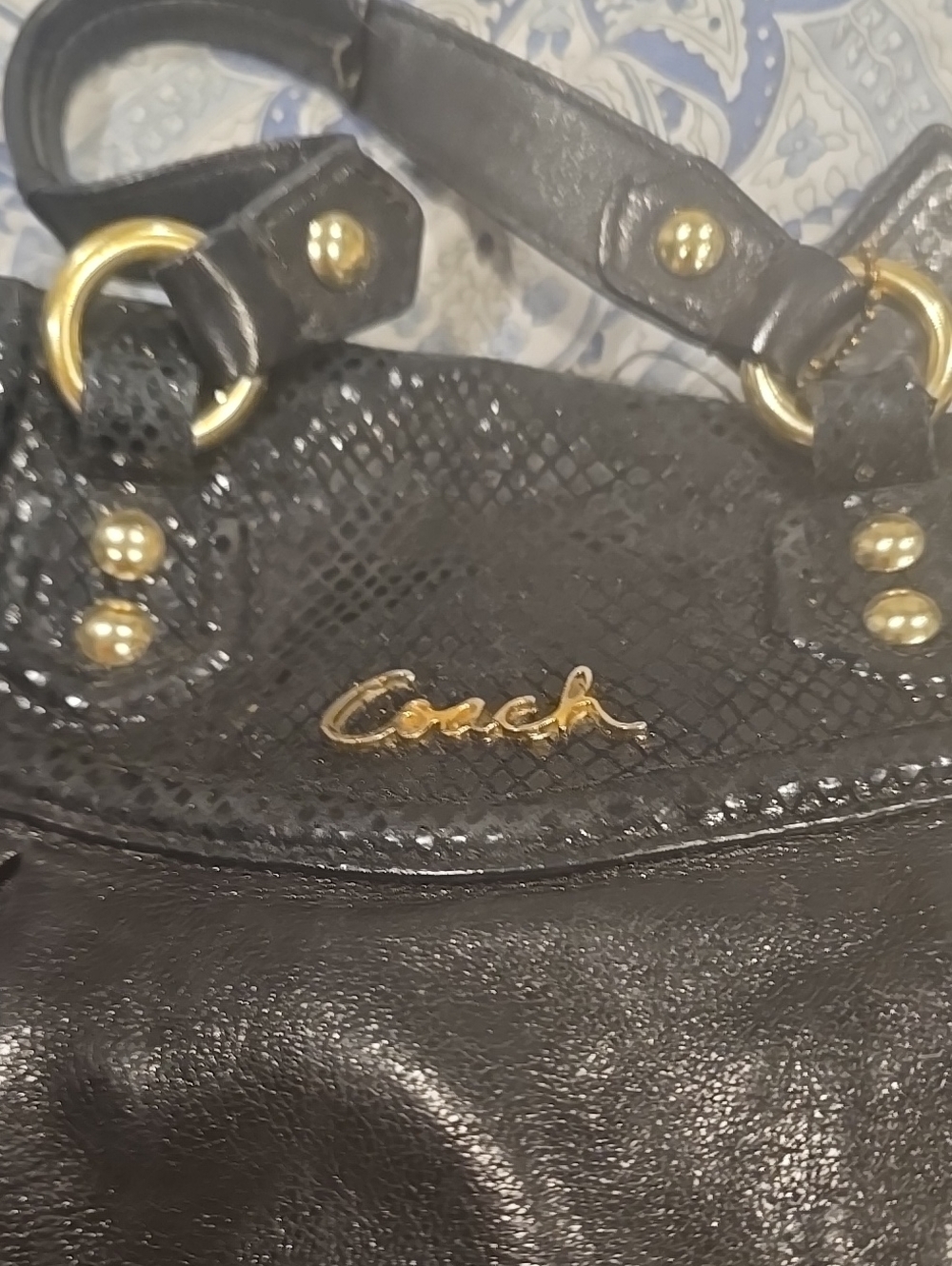 Coach Black Leather Shoulder Bag with Gold Hardware Authentic READ - Picture 2 of 6